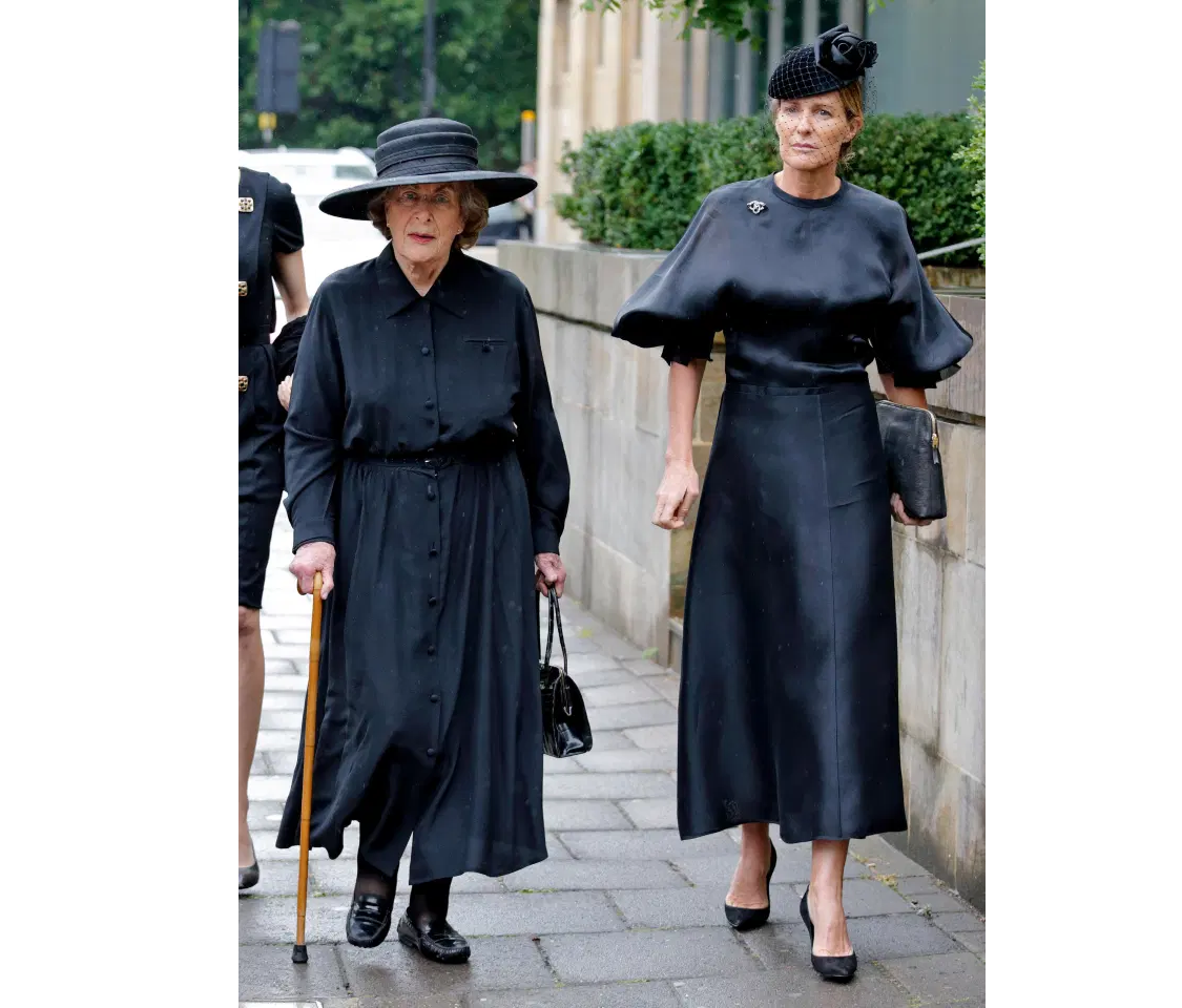 Леди Памела и Индия на похоронах старшей сестры Памелы, Патрисии, 2007. (с) Getty Images. Памеле тут уже почти 80, но как держится, а?