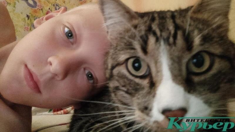 Кот с ребенком. Фото Саши Май