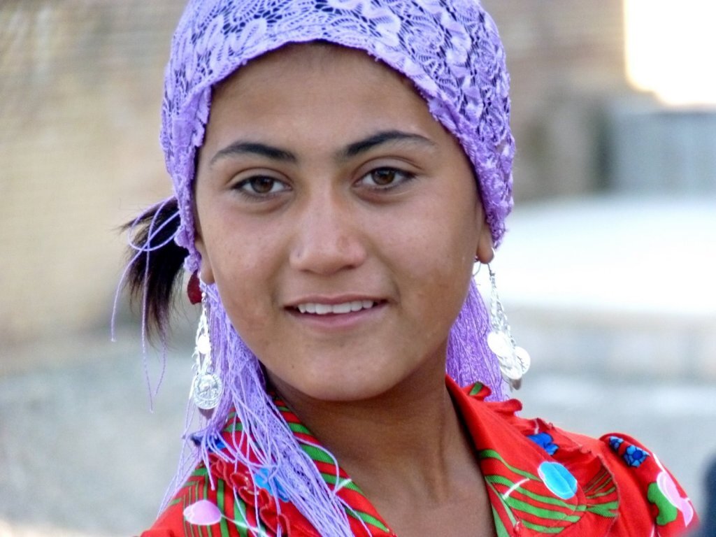 Каким цветом волосы у таджичек