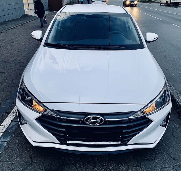 Hyundai Elantra фото 1