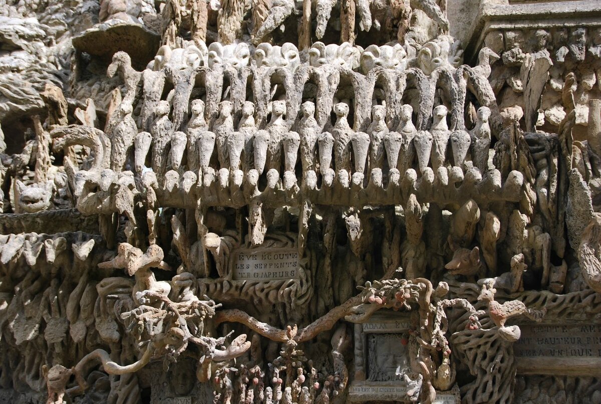 Живет в своем мирке 9 букв. Жизненные уроки. Маня манямирок. Афоризмы про дураков. Человек сидит на обочине.