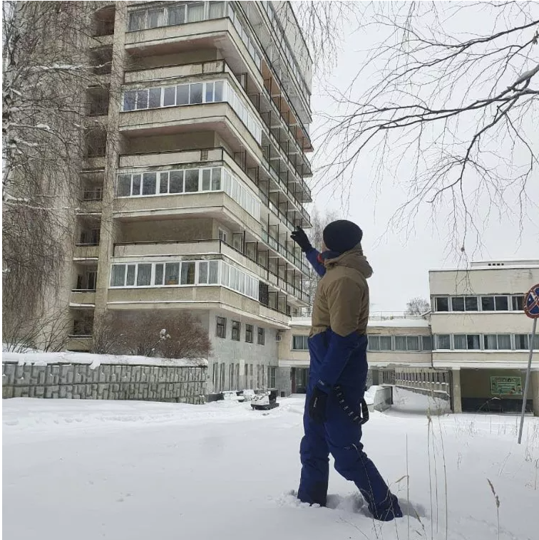 На территории «Зелёного мыса» располагается девятиэтажное здание, бани, зоны восстановления. Фото Антона Шипулина
