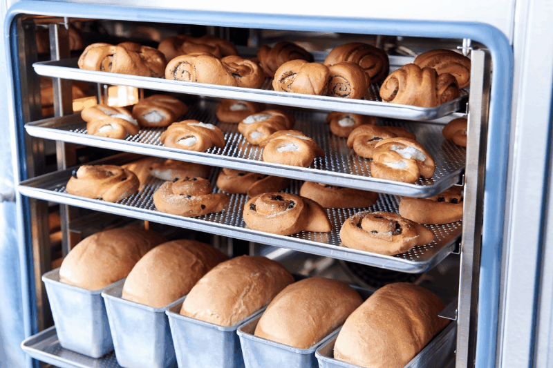 Хлебопекарное оборудование для небольших кондитерских и пекарен имеет более низкую стоимость.