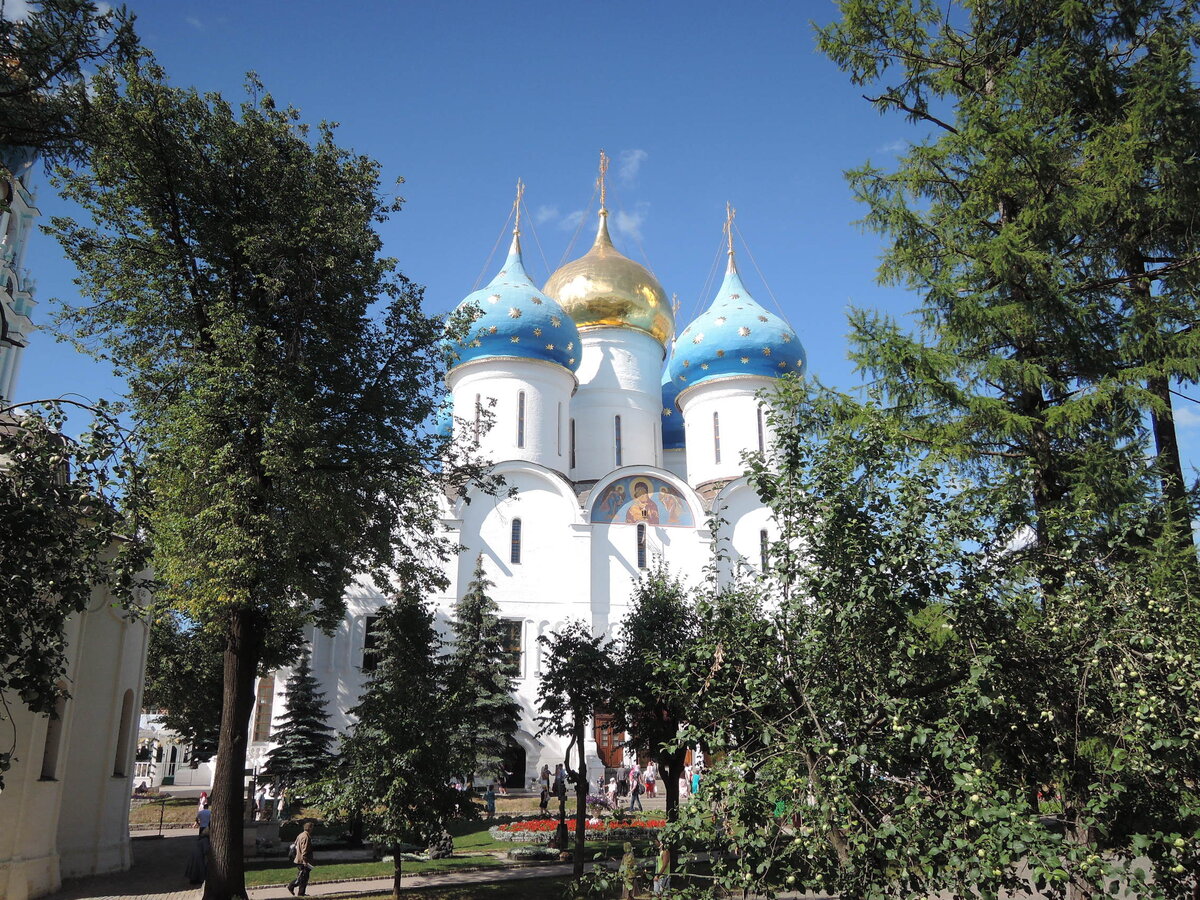 Успенский собор Троице-Сергиевой лавры. Фотография из личного архива.