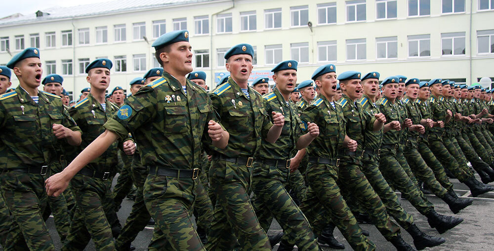 строевая песня текст. советские солдаты в поют в строю. паии пенза. слушать строевых песен. ноты песни золотые купола.