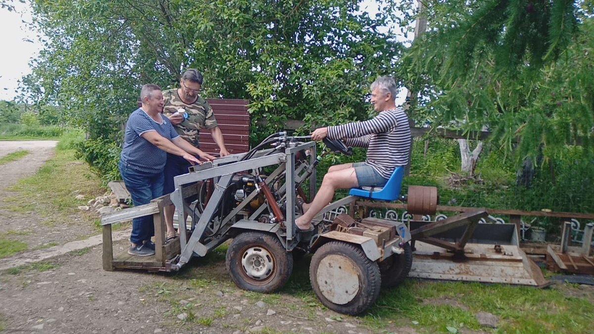 Как только я встала на платформу, двгатель заглох )) Мою тушку отказался поднимать трактор