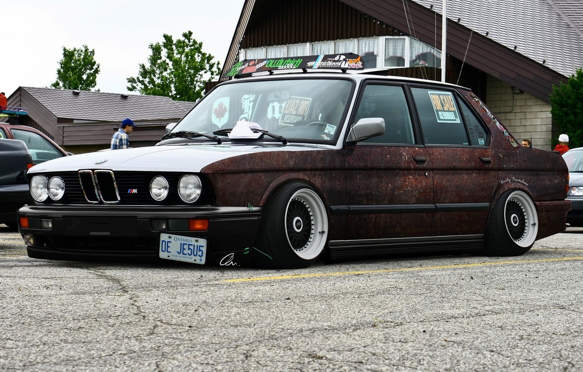 На фото экстремальный пример low stance (bmw e28)
