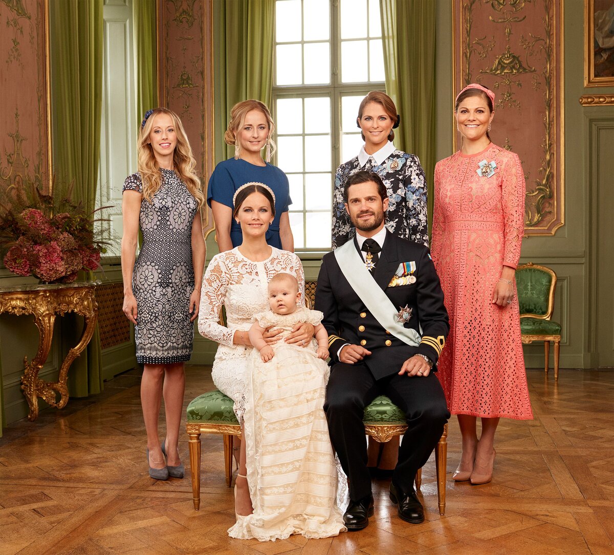 Princess family. Королевская семья Швеции. Королевская семья Швеции принцесса София. Кронпринцесса София крестины. Шведская семья Королевская семья.
