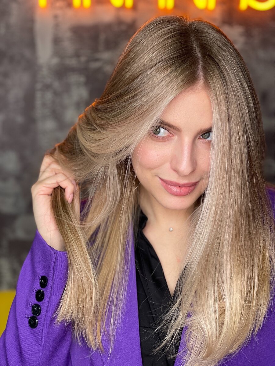 Окрашивание выполнено стилистами имидж-студии Ananas Base 