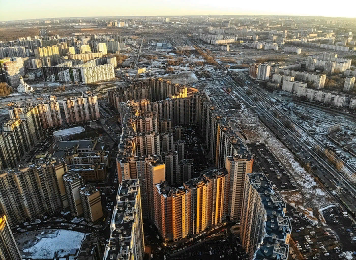 Дом, в котором живет районный российский город. Российские фавелы.1