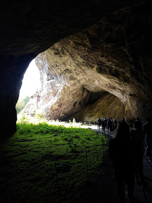 Вид из самой пещеры