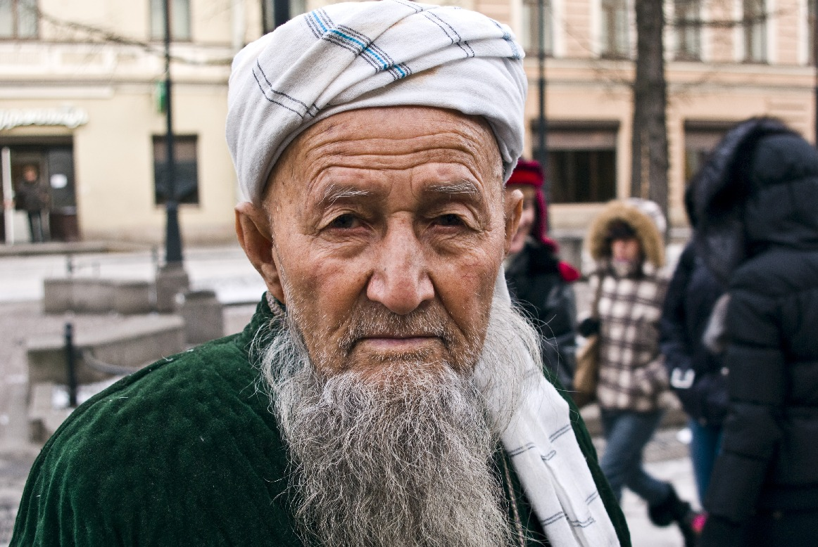 Stariy bog. Старик таджик. Узбекский старик. Восточный старик. Узбек с бородой.