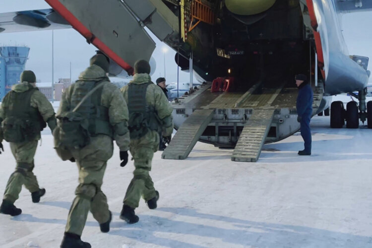 Отправка российской части миротворческого контингента в КазахстанФото: © пресс-служба минобороны РФ, РИА «Новости»