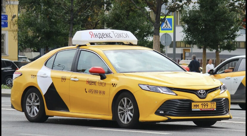 Водители Яндекс такси ждут поднятия цен на поездки в дневное время, так как днем нет коэффициентов
