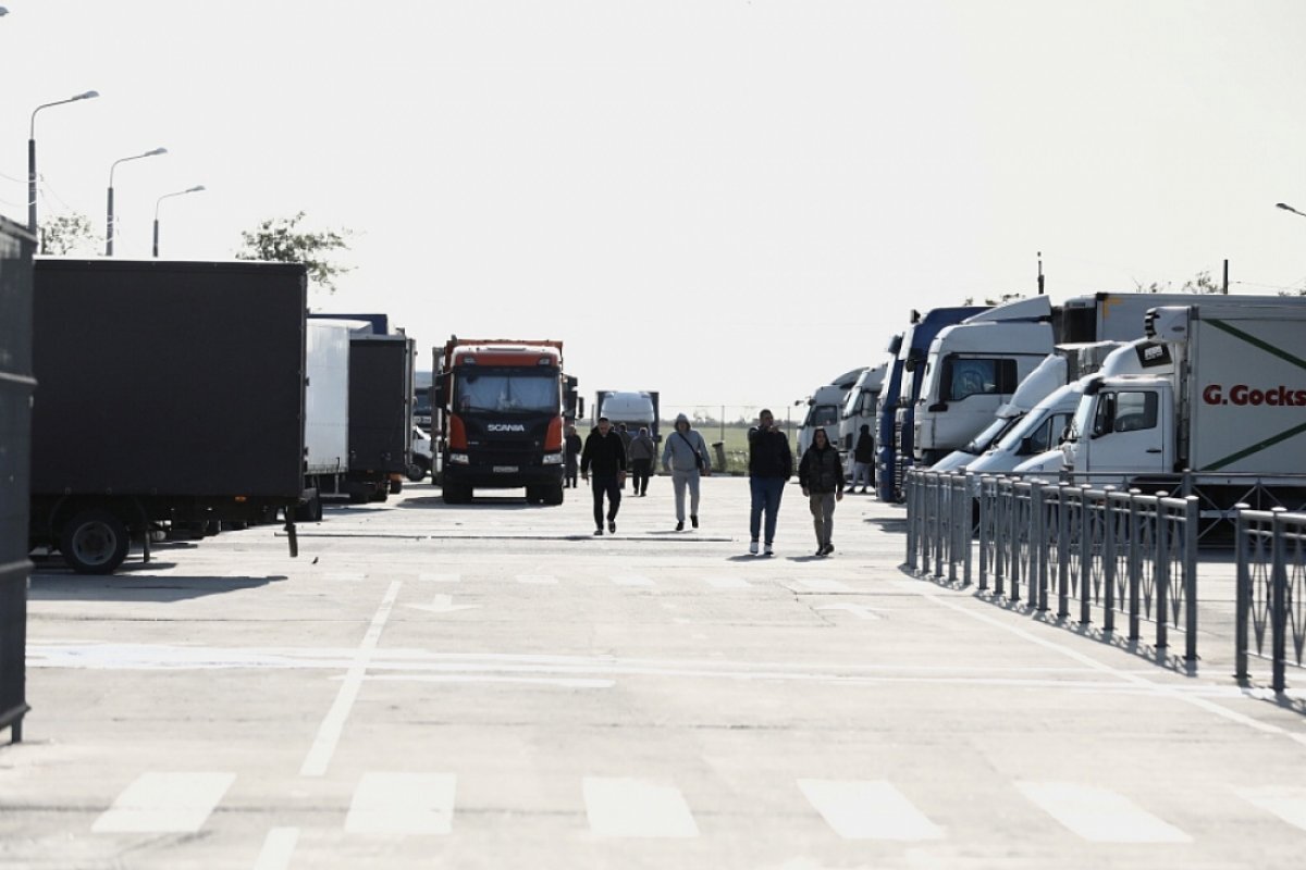    В очереди на Керченскую переправу 5 ноября стоят 122 грузовика