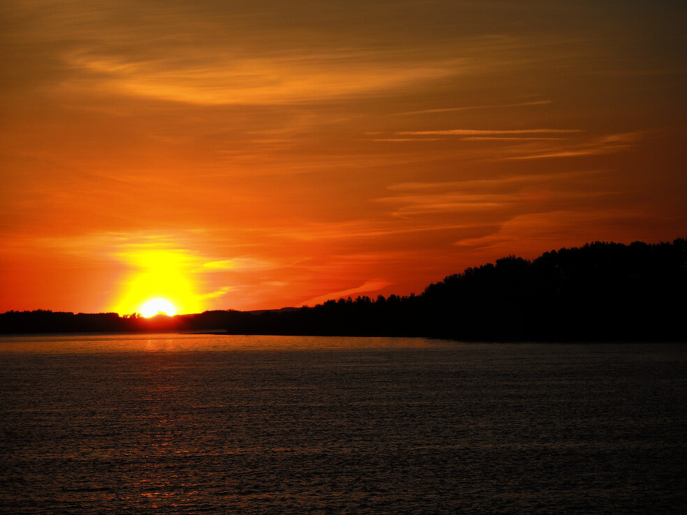 Озеро романтики новороссийск. Закат с 5 этажа. Закат на азовском море. Закат 5 февраля 2024. Закат 5 февраля 2024.