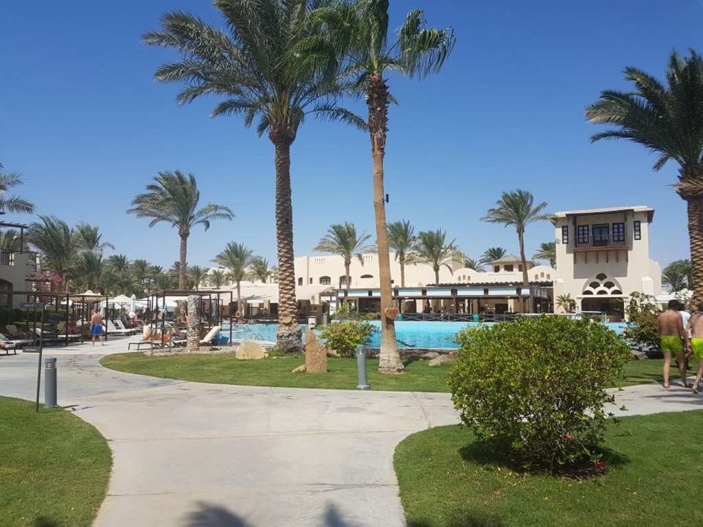 Территория отеля Jaz Makadina