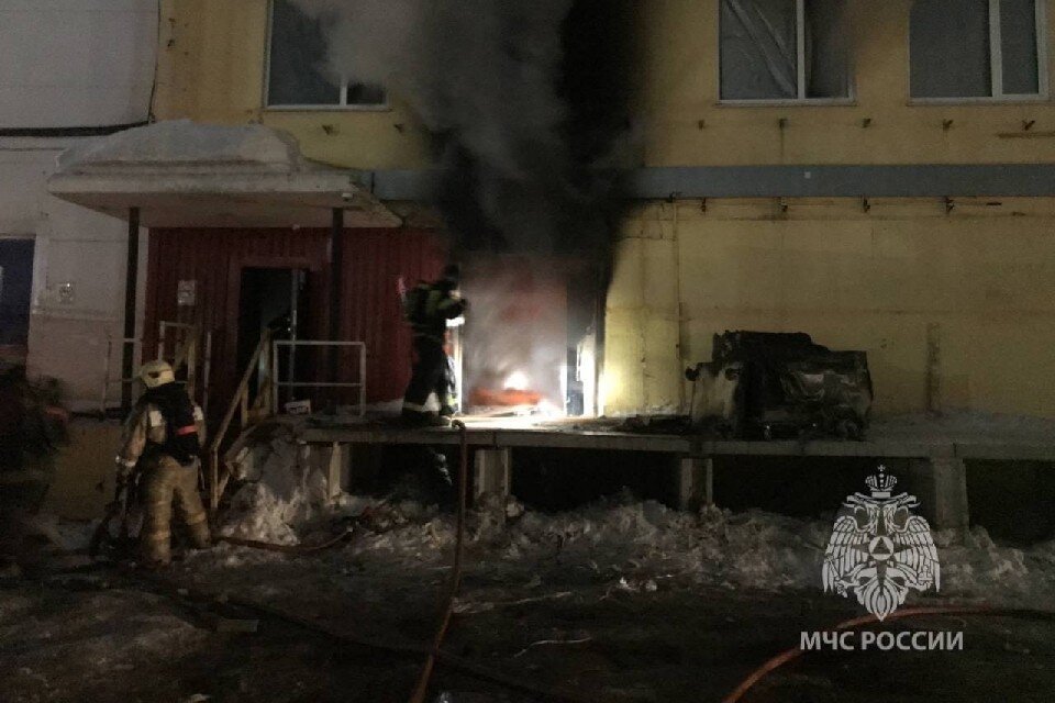     На месте работали 12 огнеборцев. Фото: vk.com/mchs_murmansk
