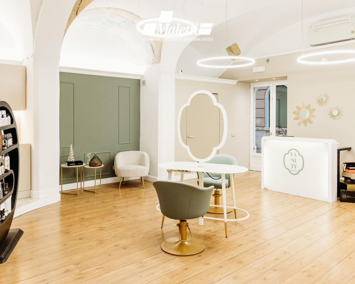 Парикмахерское кресло Maletti на золотом основании