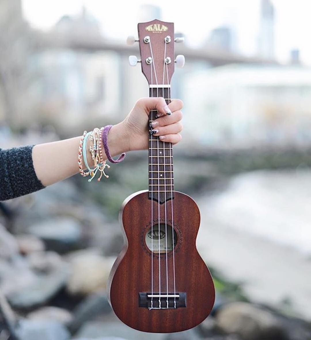 Акулели. Гитара Ukulele. Укулеле референс. Гитара кукуле. Укулеле guitarist.