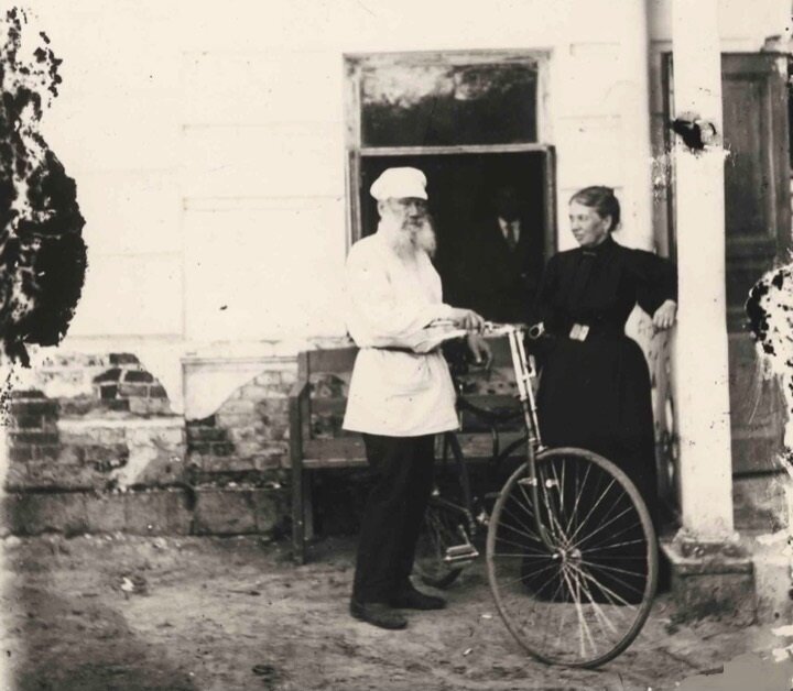                                        Лев Толстой с женой Софьей Андреевной