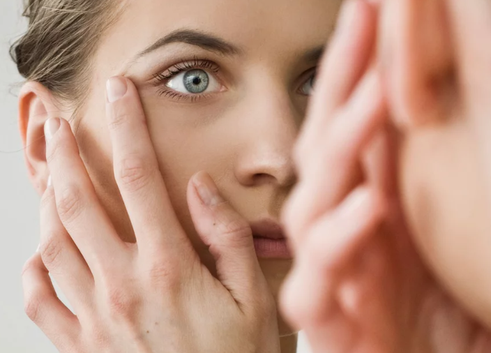 Дёргается глаз: причины и лечение подергивания века