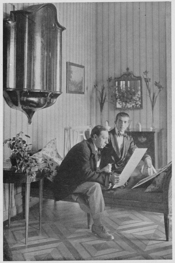 Леонид Мясин и Игорь Стравинский работают над балетами. Конец 1910-х годов