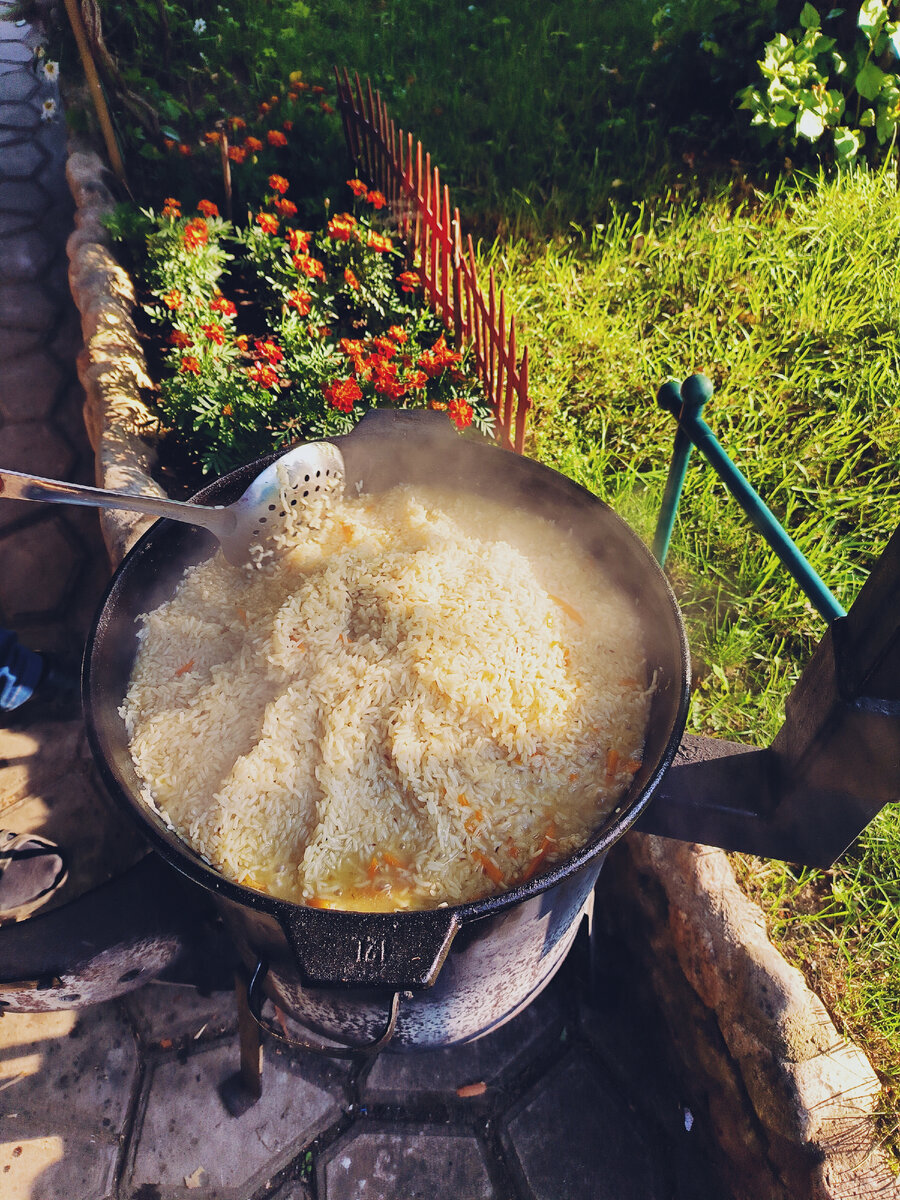 Рецепт настоящего узбекского плова в казане. Хитрости для вкусного плова с  рассыпчатым рисом. Очень подробный пошаговый рецепт с фото. | Экономный  турист | Дзен