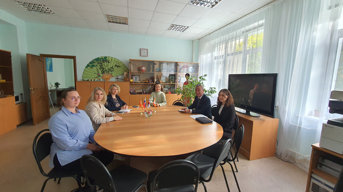 Торжественное открытие Центра (слева направо – Алексеева Маргарита Александровна, Епимахова Елена Юрьевна, Будыкина Вера Геннадьевна, Федосова Фирюза, Ко Ен Чоль и Абульханова Милена Самировна)