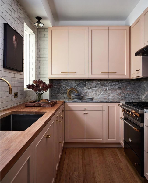 Столешница и панель из гранита/ @nealbeckstedt Интсаграм