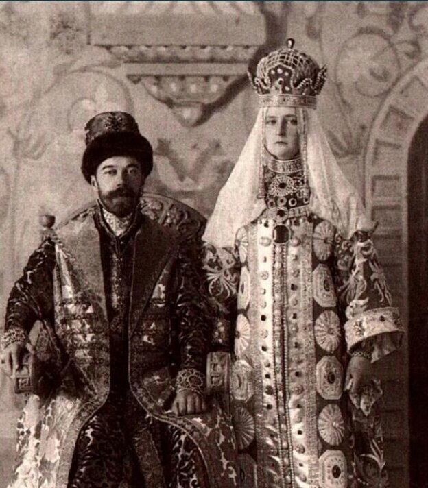 Николай II и Александра Фёдоровна в маскарадных костюмах. Фото из открытых источников.