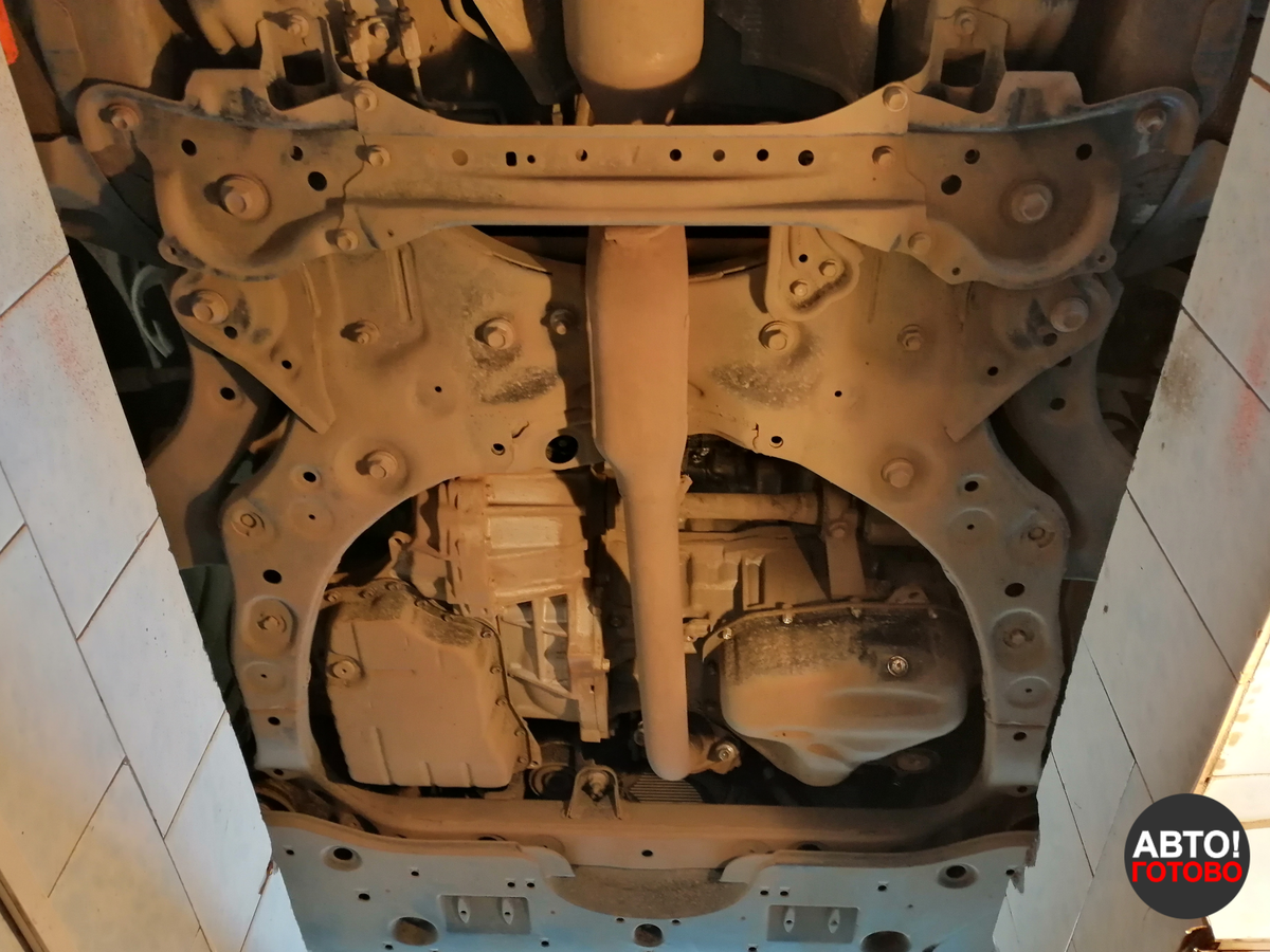 Крепление защиты в имеющиеся отверстия