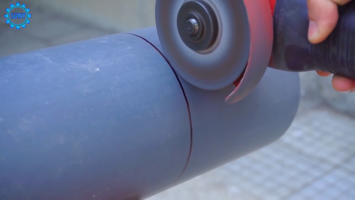 Скриншот с видео на YouTube канале Mr SunY