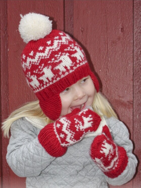 И детям, и взрослым нужны зимой тёплые и симпатичные аксессуары.