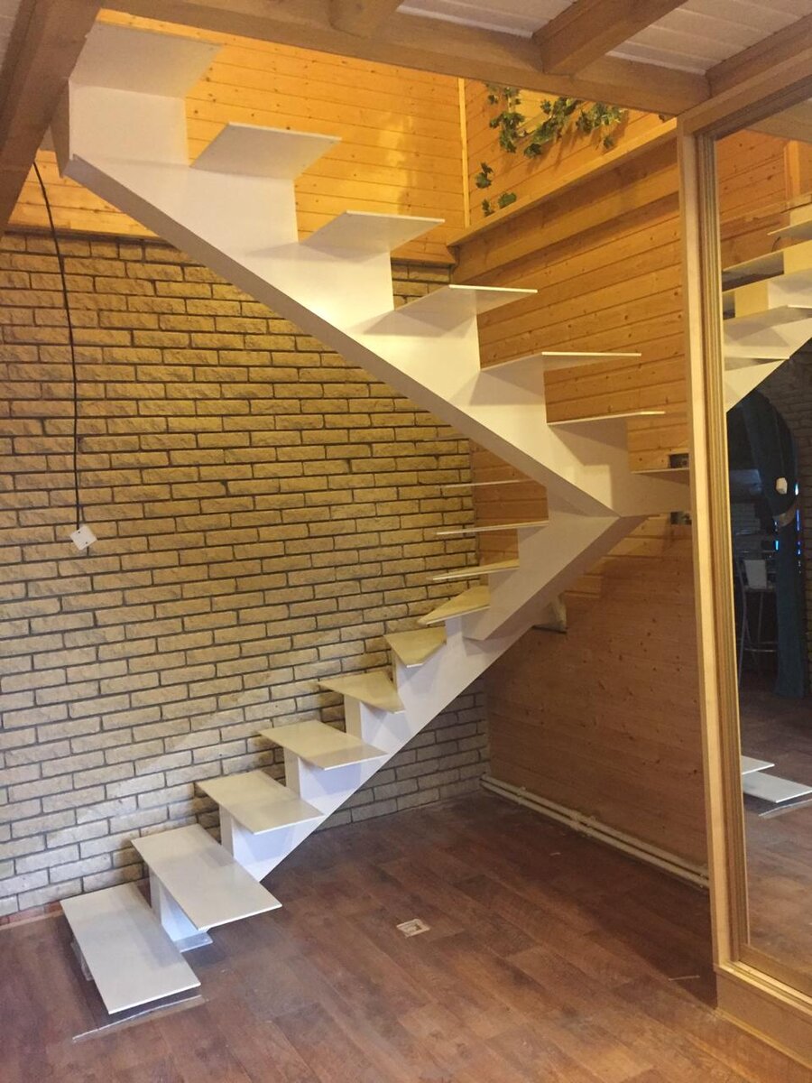 Лестницы из металла, дерева, стекла. Кованые перила для лестниц