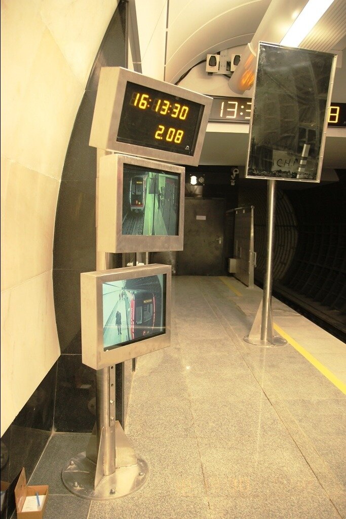 Почему таймер в метро показывает не сколько осталось до прибытия поезда, а сколько прошло после отправления