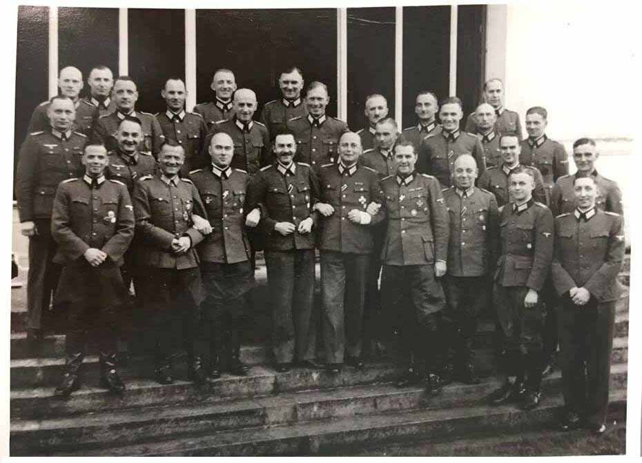 Офицеры Полицейской дивизии СС. Фото с сайта lexikon-der-wehrmacht.de