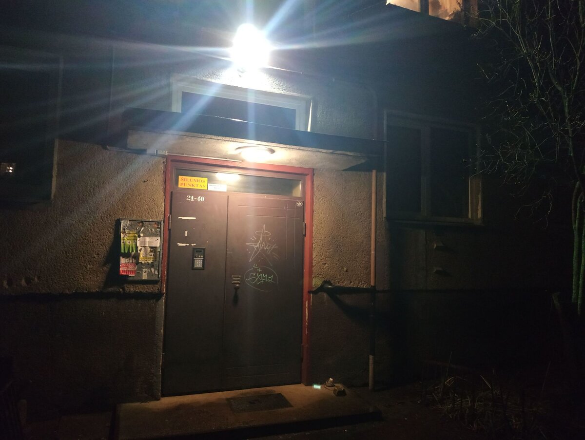 © SPUTNIK/ АЛЕКСЕЙ СТЕФАНОВ.Подъезд дома, где живет Пятрас Герулис
