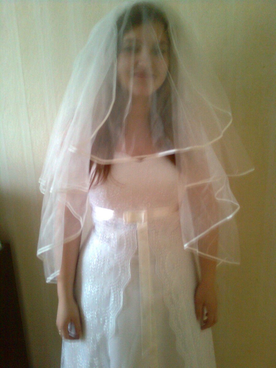 Это я в 2011-м году. Вышла замуж спустя 8 лет и в совершенно другом платье