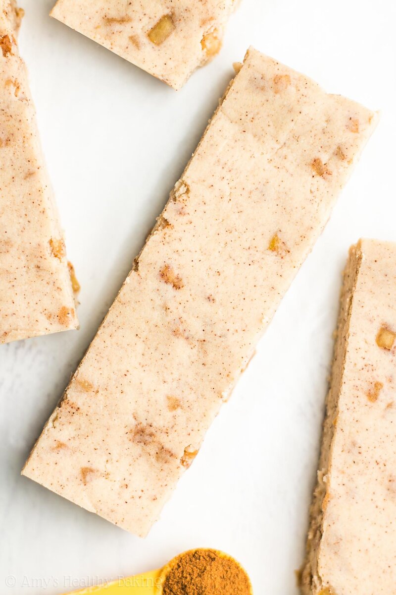 Протеиновые батончики со вкусом яблочного пирога.