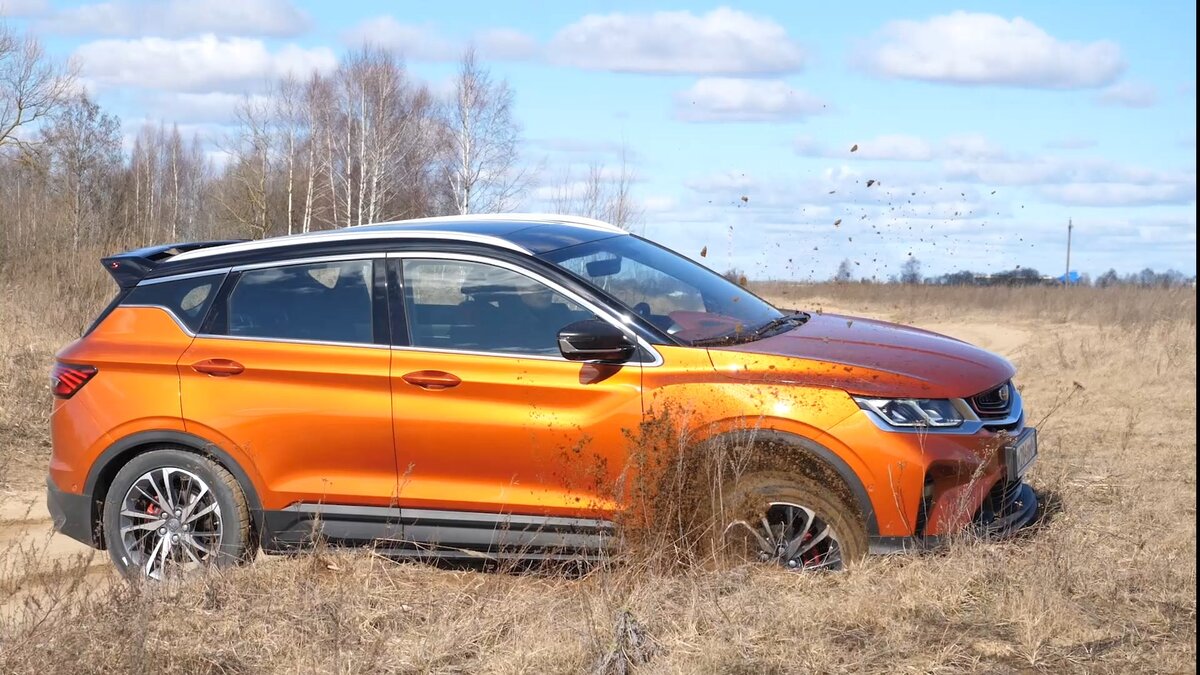Передний привод, спасает дорожный просвет.