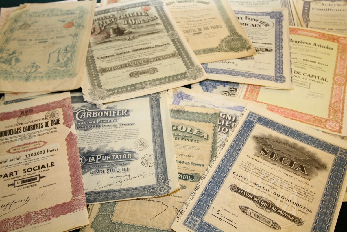 Облигация - долговая ценная бумага, дающая её владельцу право на получение купонного дохода.