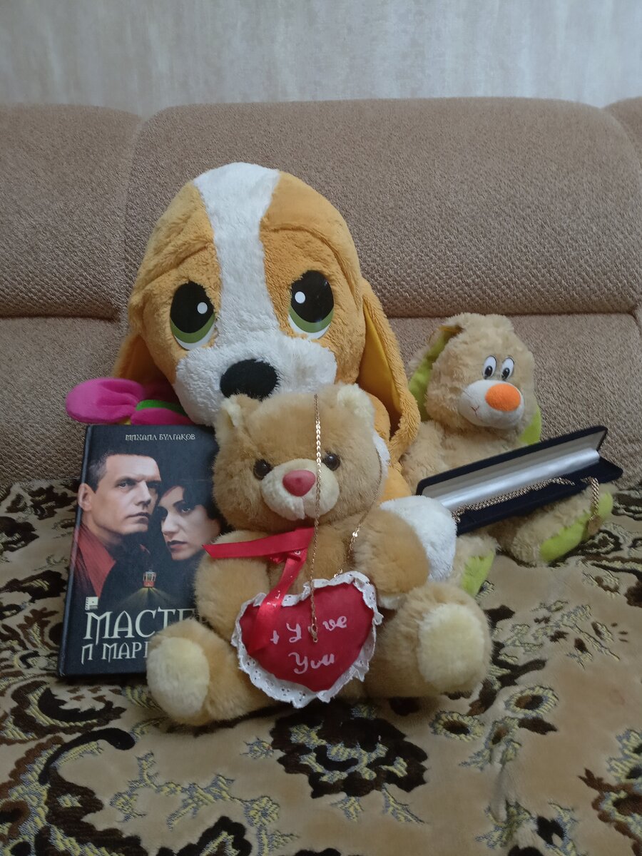 Мне казалось, что лучшие подарки - книги, игрушки, золото...