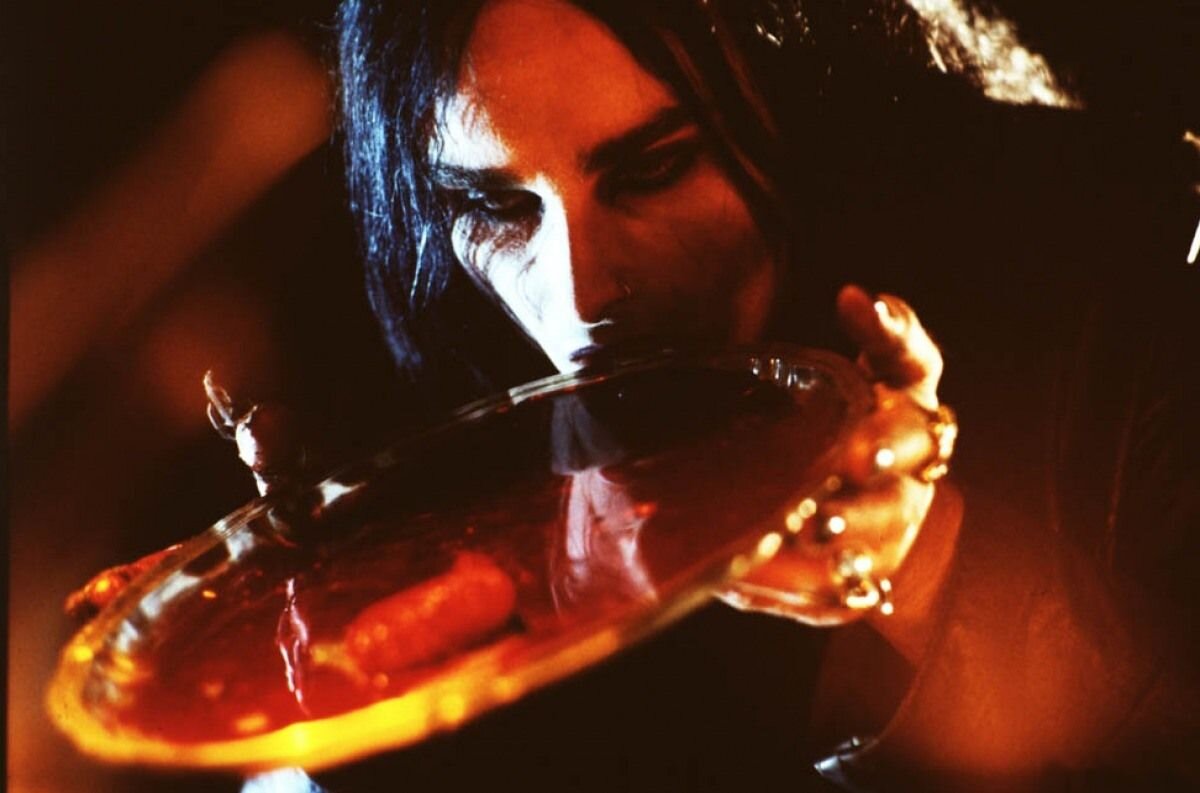 кроме как ради участников музыкального коллектива - фильм и смотреть незачем