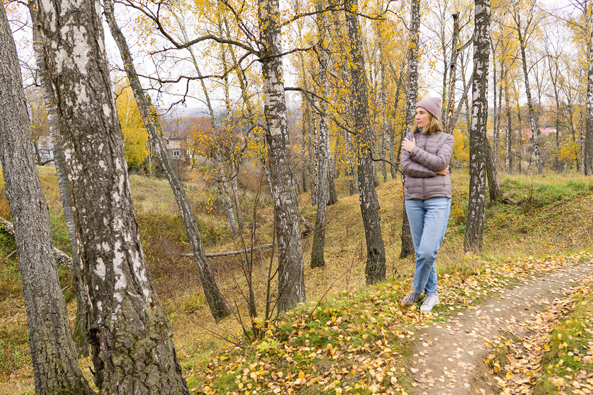 Что тогда, что сейчас в Тарусу я не поехала. Не хочется видеть такое отношение. Да и интернет, который мне нужен для работы, там не очень. 