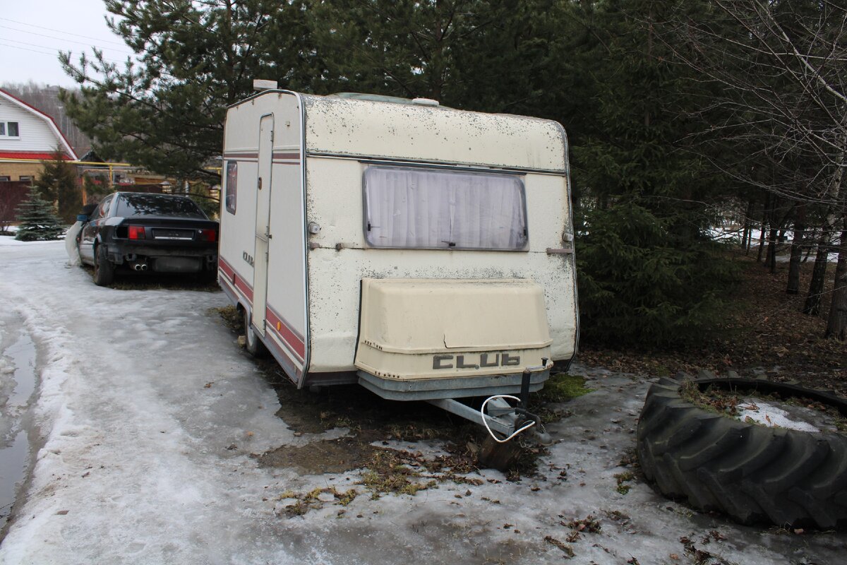 трейлер издалека