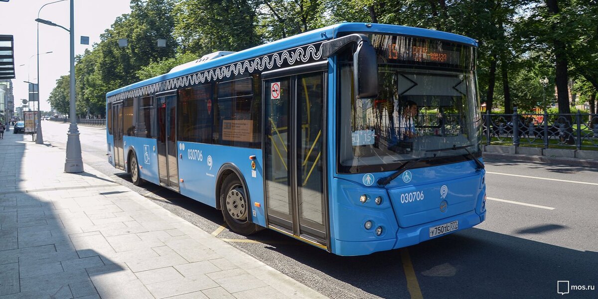 Так выглядят новые автобусы в Москве, сейчас их встретишь практически везде. 