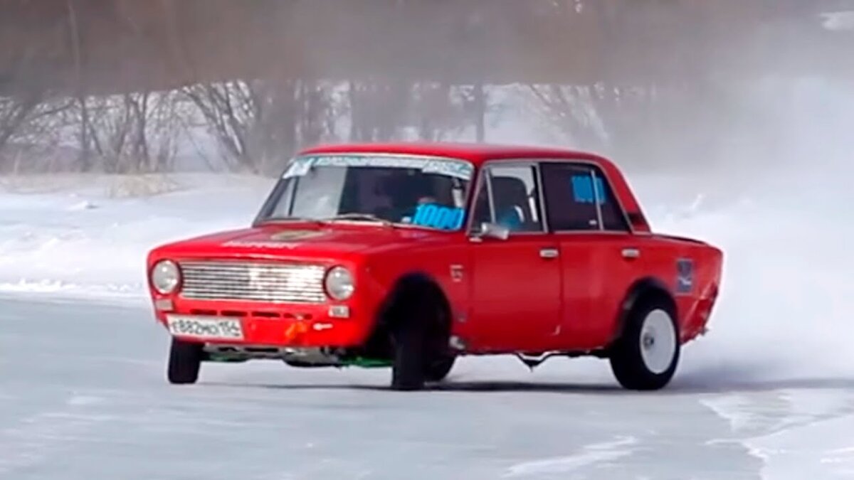 Жигуль валит боком.
