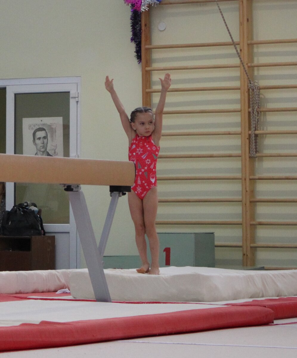 Моя дочь. На этом фото ей только исполнилось 7 лет, и она выступала по программе 2 юн. разряда. Личное фото.