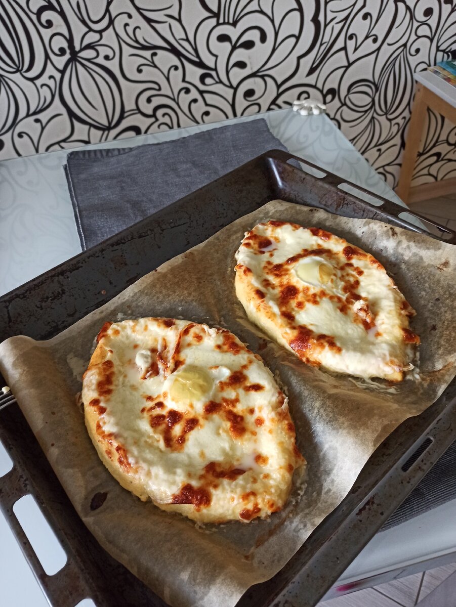 Запеканка в форме хачапури. Рецепт до безобразия прост. Исключено, что я что-то напутала))) 